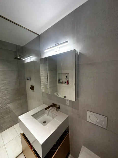 Mirror installation, project photograph 12